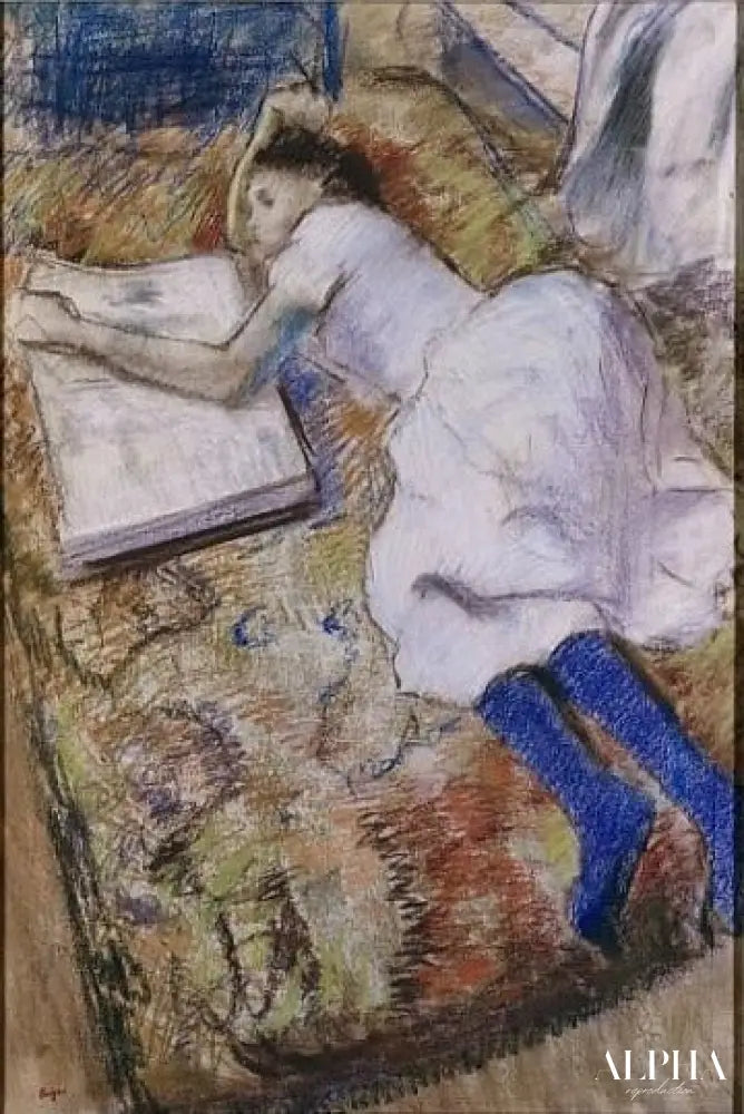 Jeune fille allongée regardant un album - Edgar Degas - Reproductions de tableaux et peintures haut de gamme